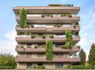 Facciata verde verticale - Residenza Living Park Vedano
